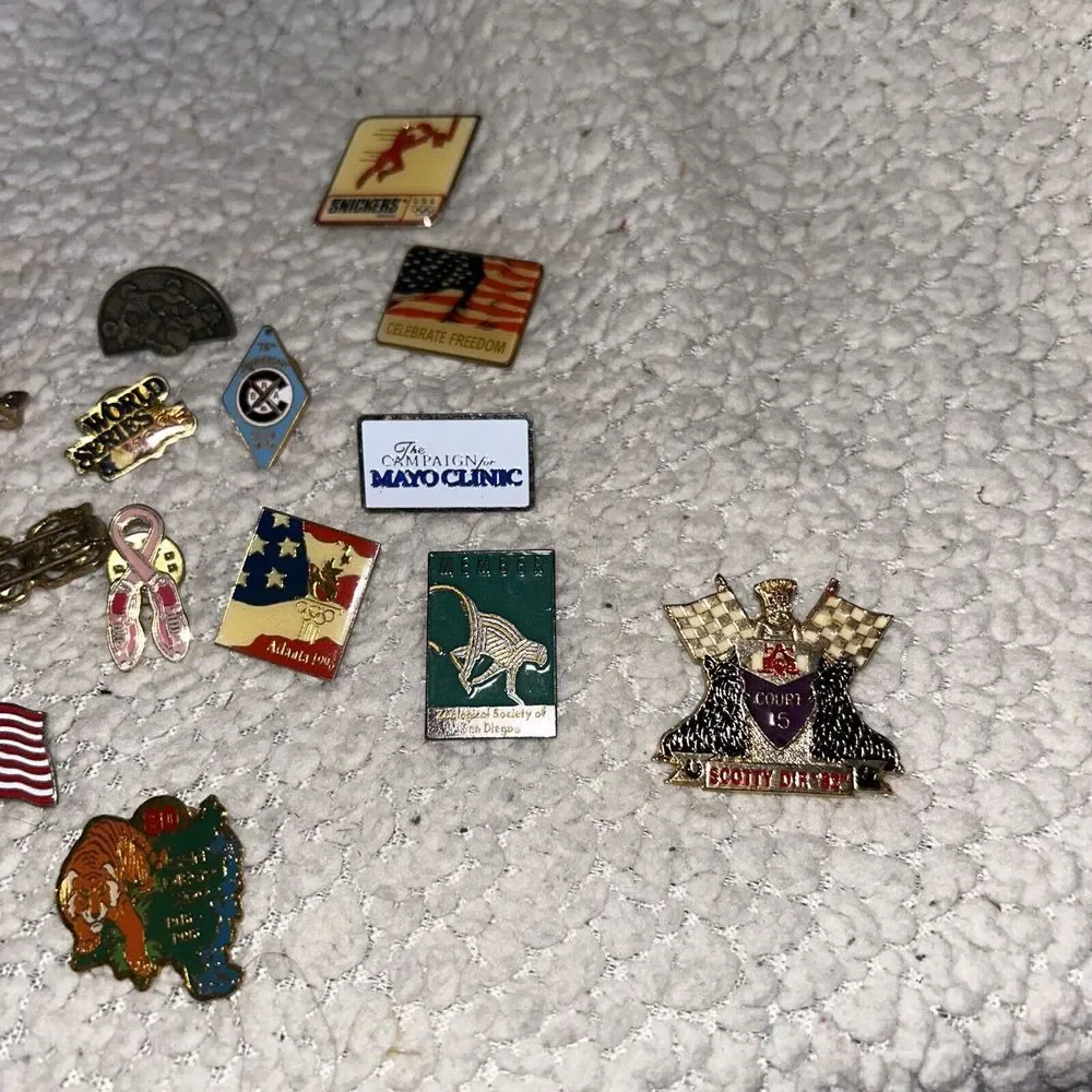 N/A vintage pin